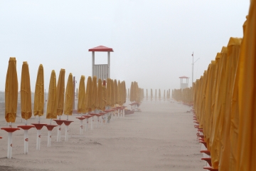 028-katia-bonaventura-photojournalism-spiaggia-sabbia